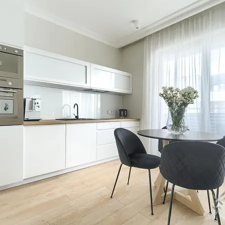 Klw Platan 10 - Free Parking アパート シフィノウイシチェ